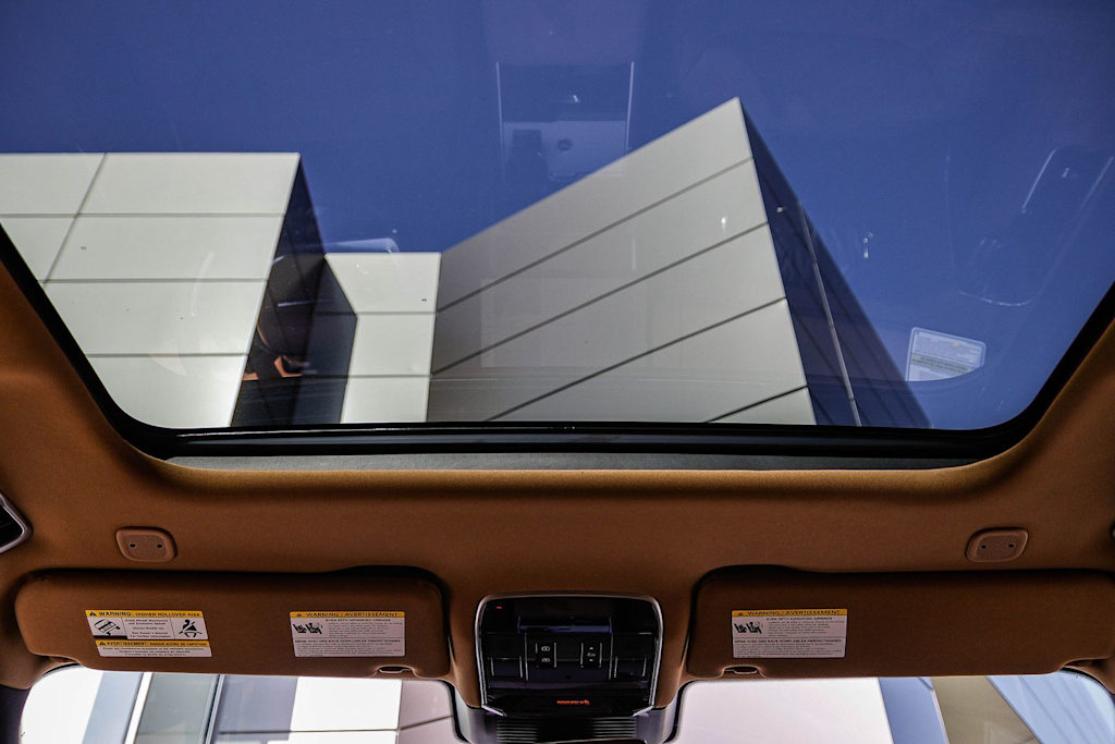 Thumbnail: 2026 Land Rover Range Rover - 14