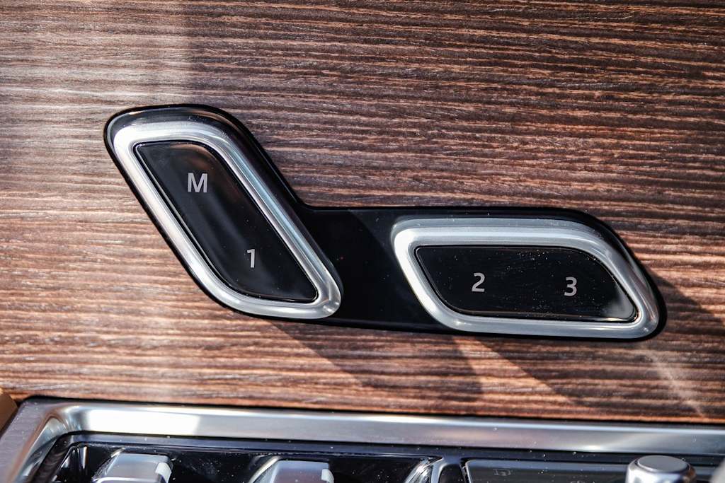 Thumbnail: 2026 Land Rover Range Rover - 17