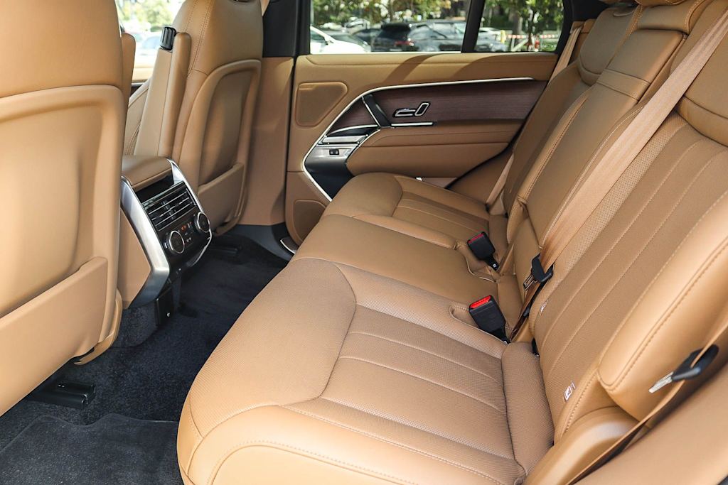 Thumbnail: 2026 Land Rover Range Rover - 12