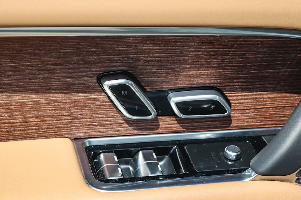 Thumbnail: 2026 Land Rover Range Rover - 25
