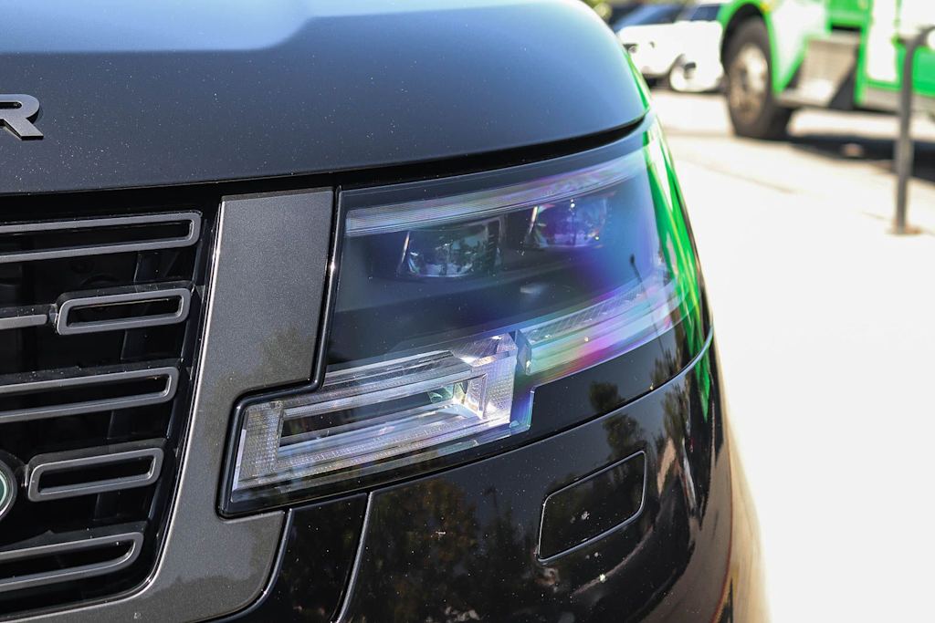 Thumbnail: 2025 Land Rover Range Rover - 17
