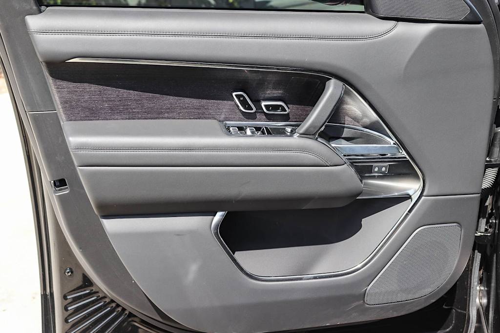 Thumbnail: 2025 Land Rover Range Rover - 21