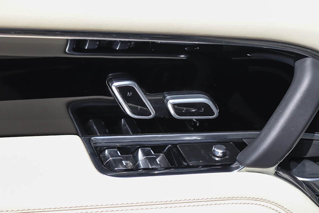 Thumbnail: 2025 Land Rover Range Rover - 21