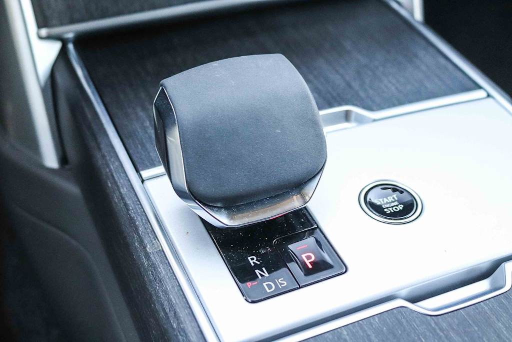 Thumbnail: 2025 Land Rover Range Rover - 14