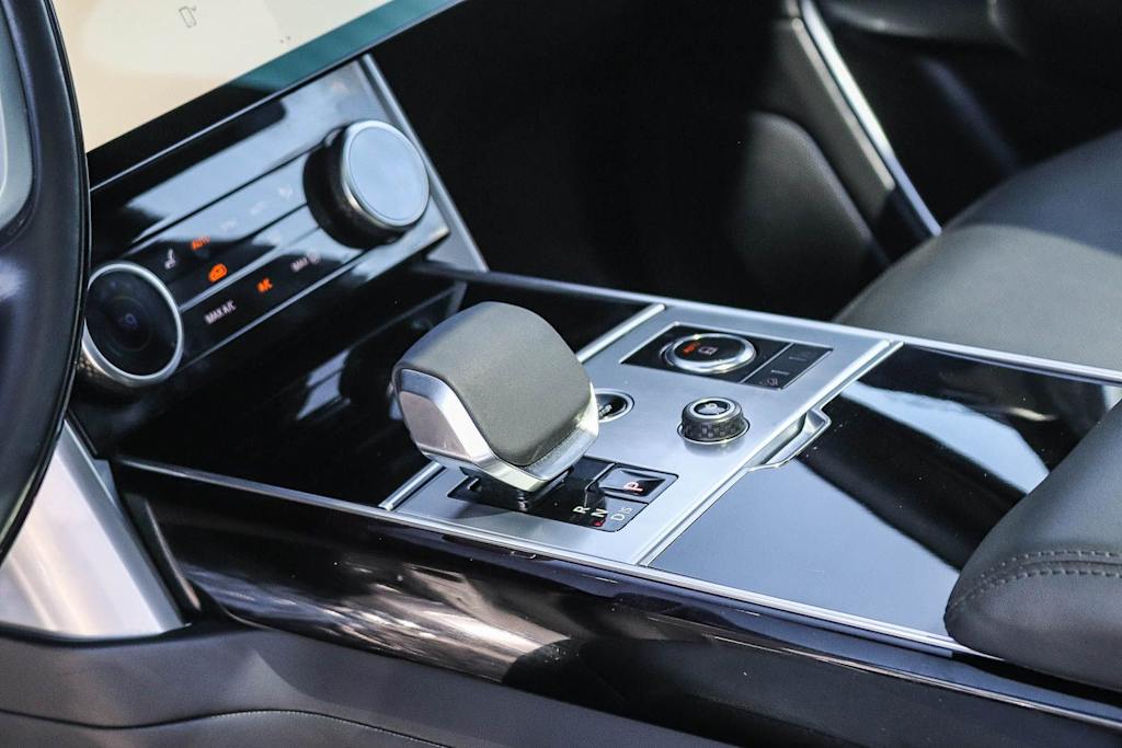 Thumbnail: 2023 Land Rover Range Rover - 15