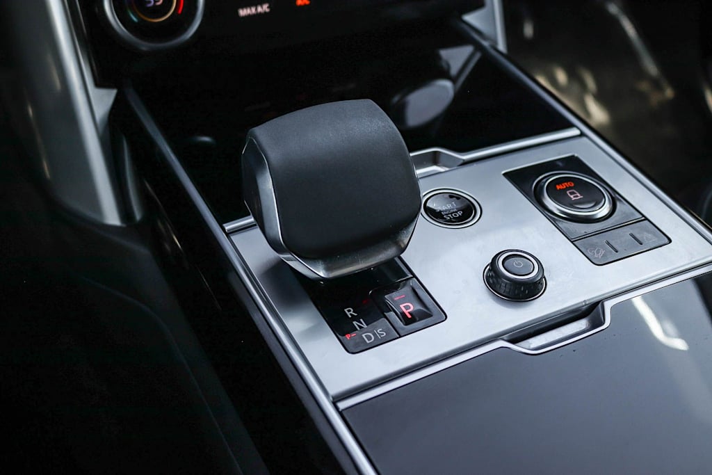 Thumbnail: 2023 Land Rover Range Rover - 24