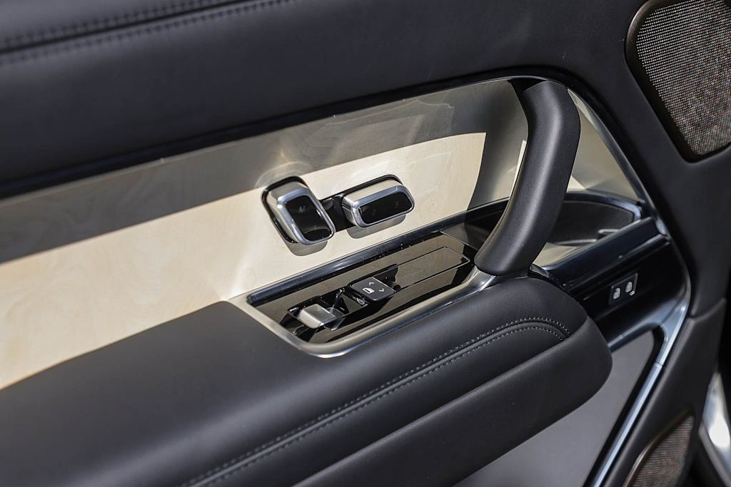 Thumbnail: 2024 Land Rover Range Rover - 24