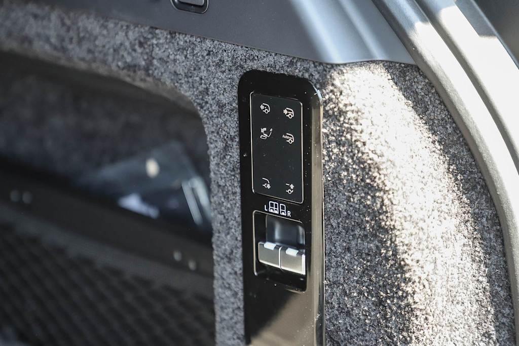 Thumbnail: 2024 Land Rover Range Rover - 32