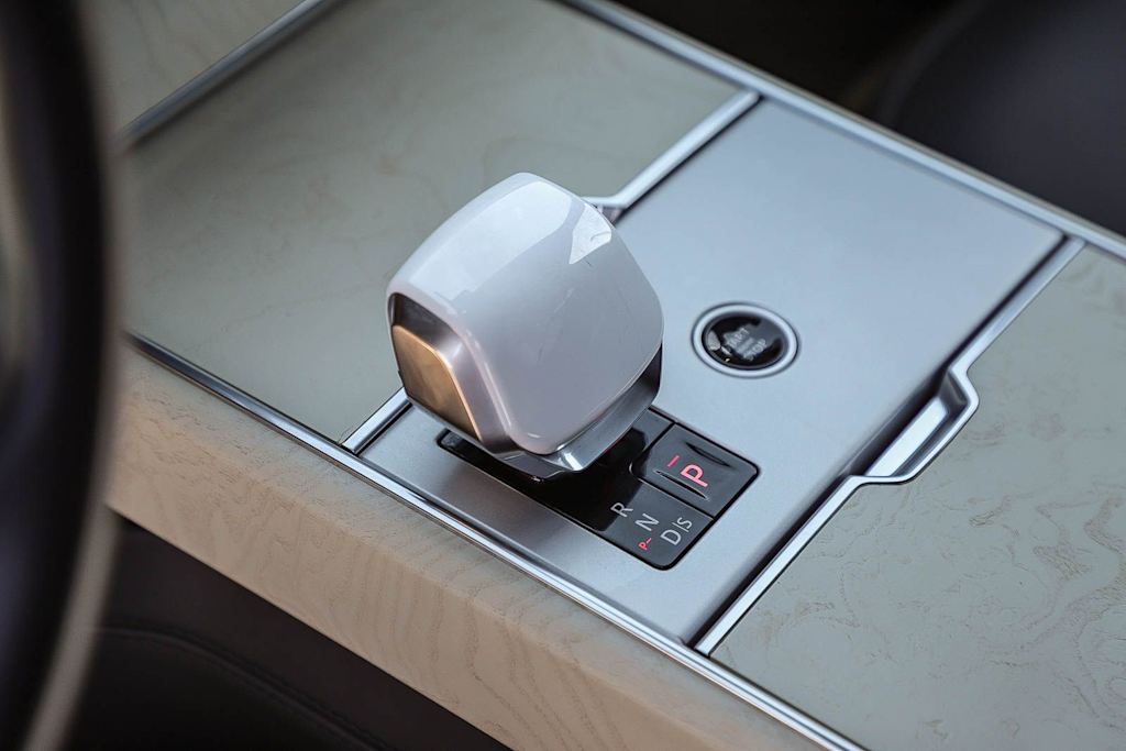 Thumbnail: 2024 Land Rover Range Rover - 25