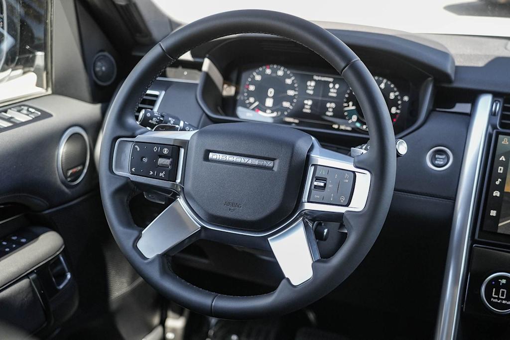 Thumbnail: 2025 Land Rover Discovery - 9