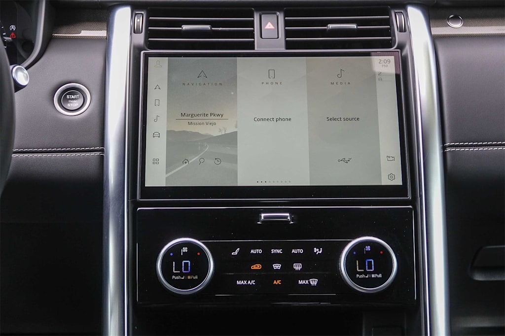 Thumbnail: 2023 Land Rover Discovery - 11