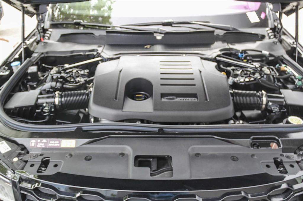 Thumbnail: 2023 Land Rover Discovery - 7