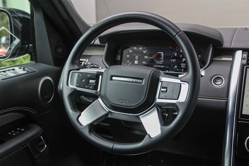 Thumbnail: 2023 Land Rover Discovery - 8