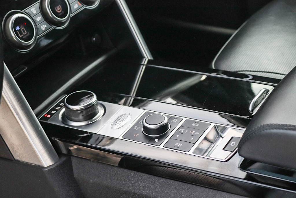 Thumbnail: 2020 Land Rover Discovery - 13