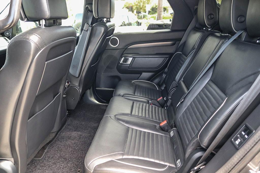 Thumbnail: 2020 Land Rover Discovery - 11