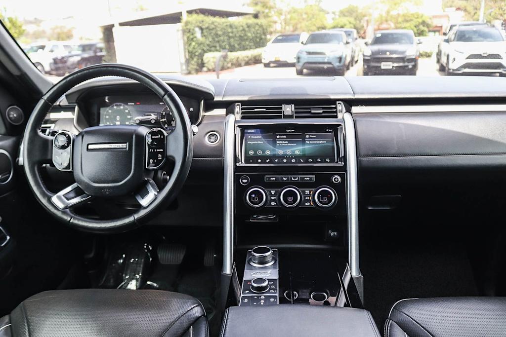 Thumbnail: 2020 Land Rover Discovery - 2