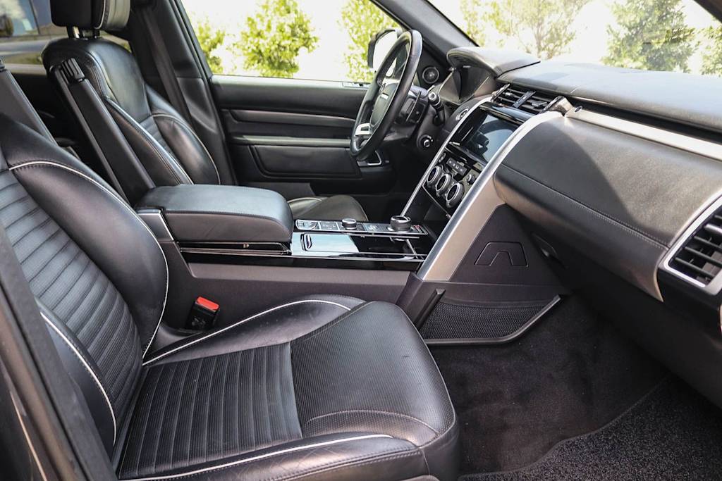Thumbnail: 2020 Land Rover Discovery - 9