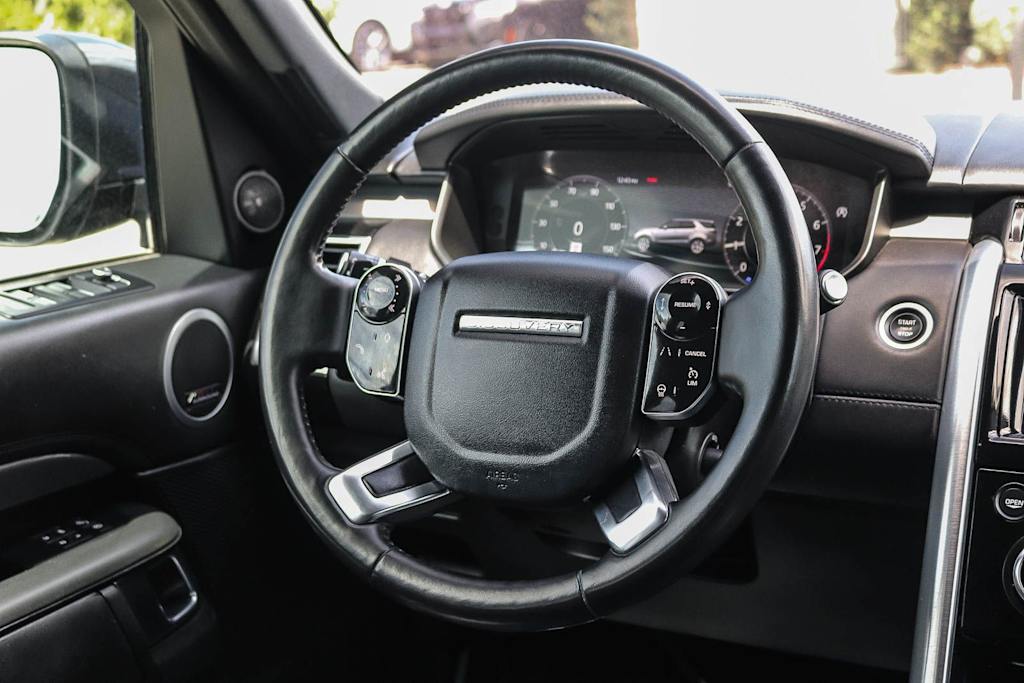 Thumbnail: 2020 Land Rover Discovery - 8