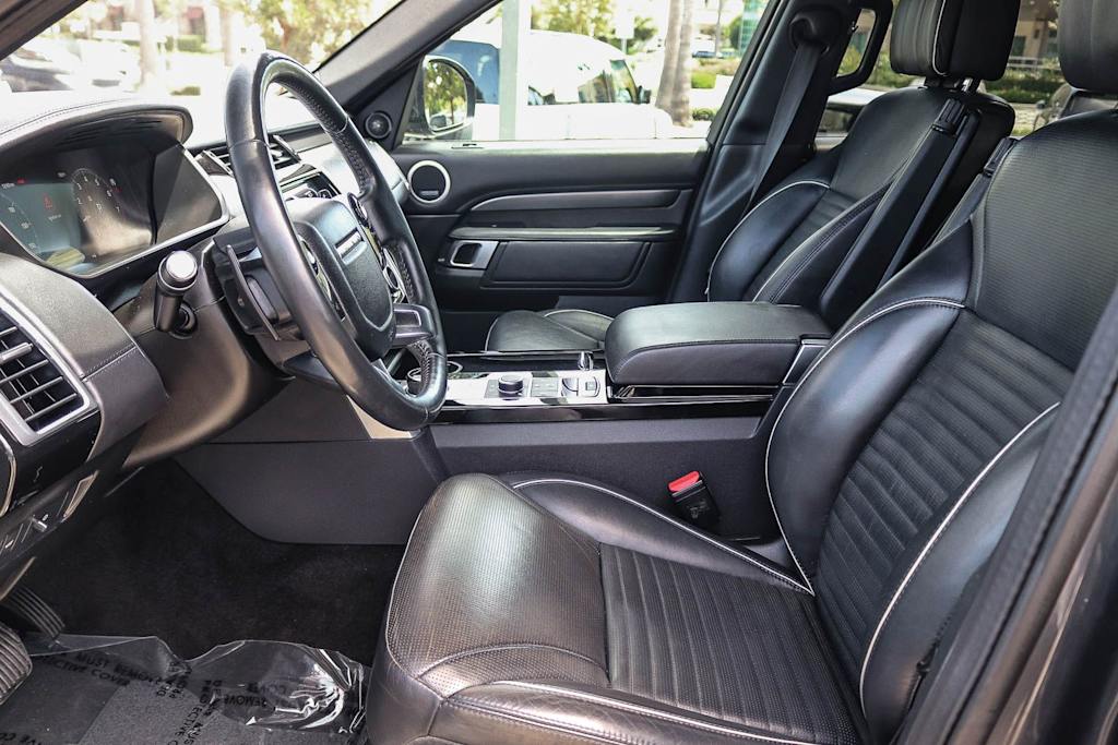 Thumbnail: 2020 Land Rover Discovery - 10