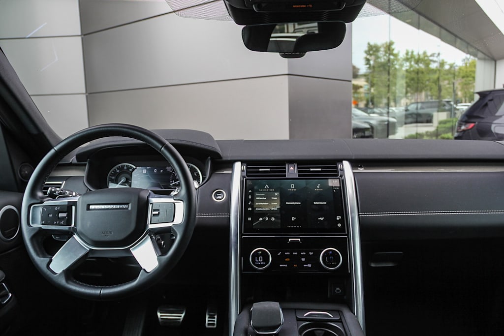 Thumbnail: 2023 Land Rover Discovery - 2