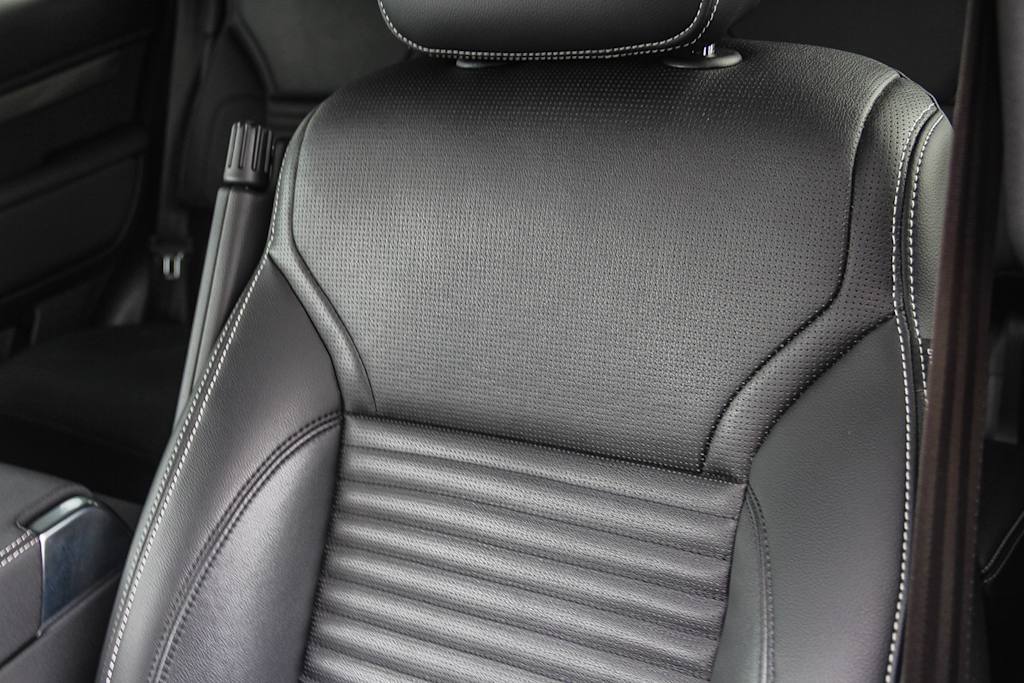 Thumbnail: 2023 Land Rover Discovery - 25