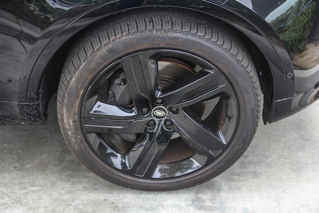 Thumbnail: 2023 Land Rover Discovery - 19