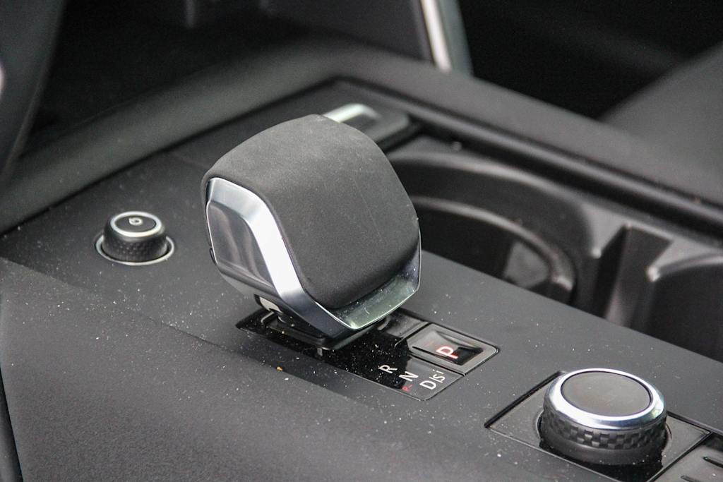 Thumbnail: 2023 Land Rover Discovery - 14