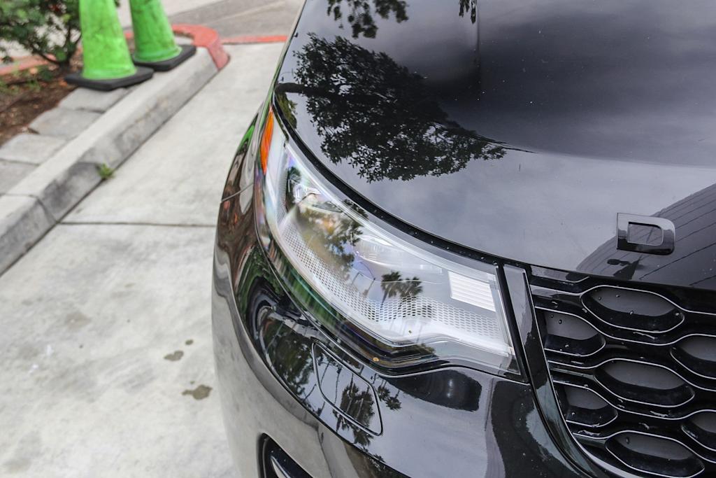 Thumbnail: 2023 Land Rover Discovery - 6