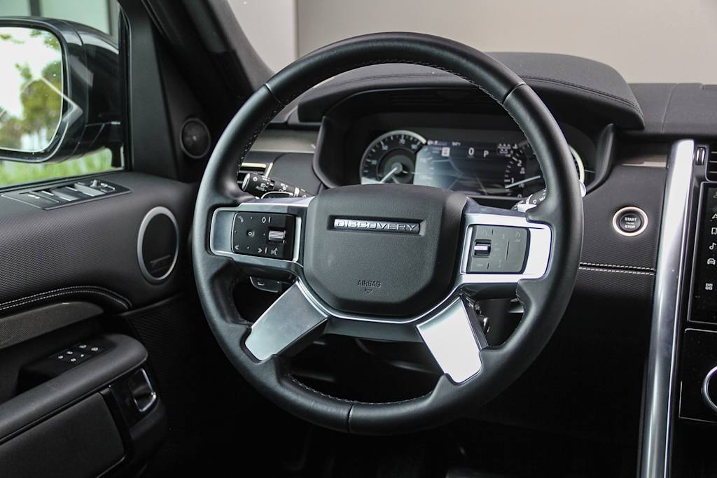 Thumbnail: 2023 Land Rover Discovery - 9