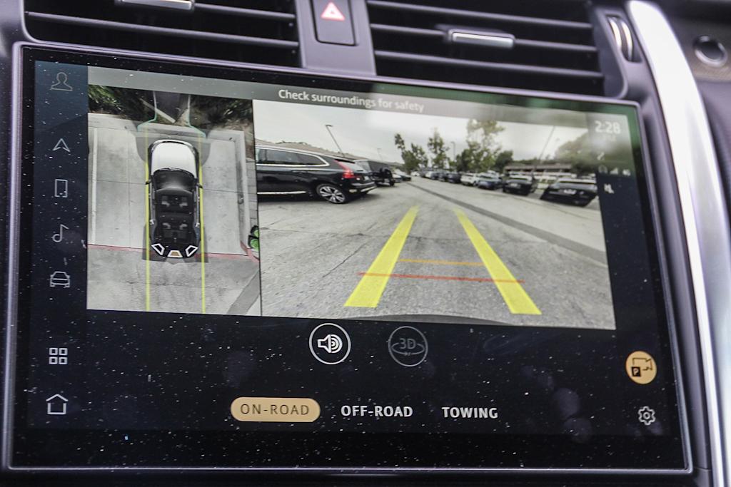 Thumbnail: 2023 Land Rover Discovery - 24