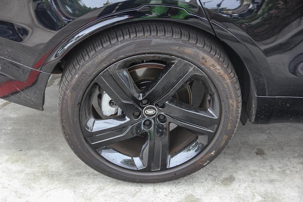 Thumbnail: 2023 Land Rover Discovery - 7