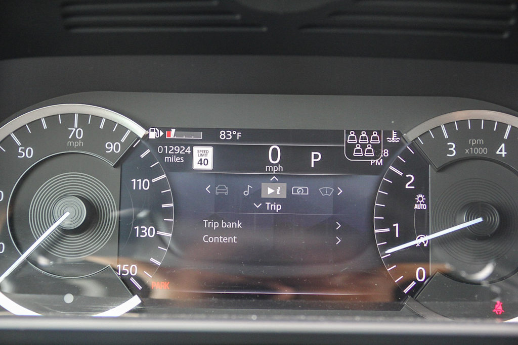 Thumbnail: 2023 Land Rover Discovery - 15