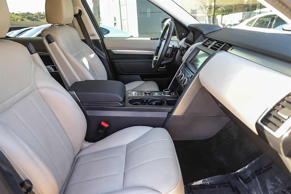 Thumbnail: 2020 Land Rover Discovery - 7