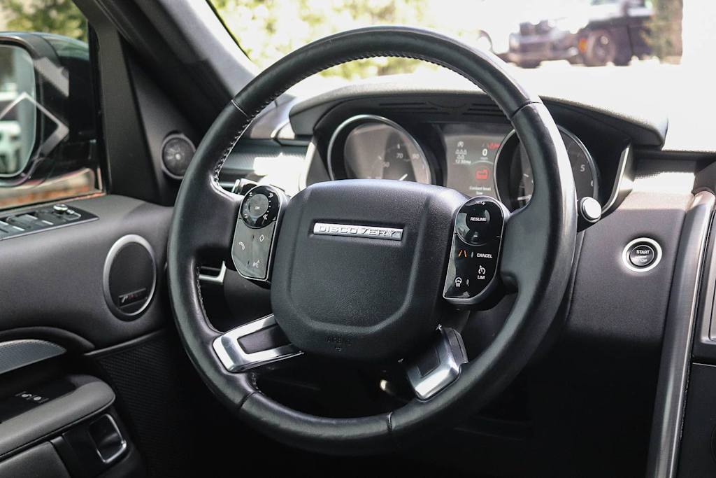 Thumbnail: 2020 Land Rover Discovery - 7