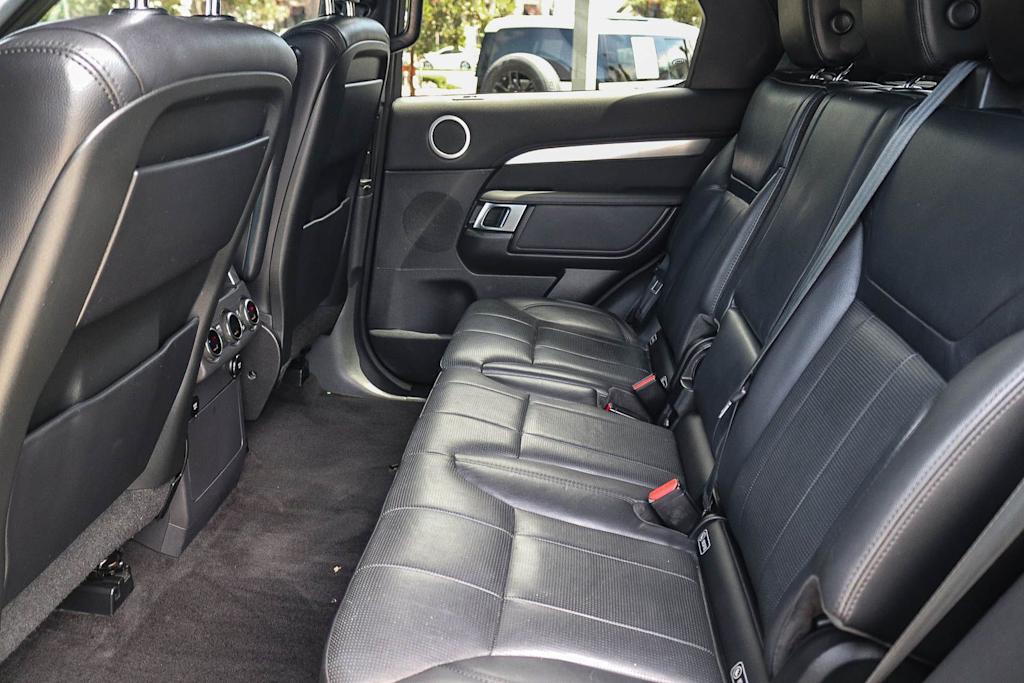 Thumbnail: 2020 Land Rover Discovery - 10
