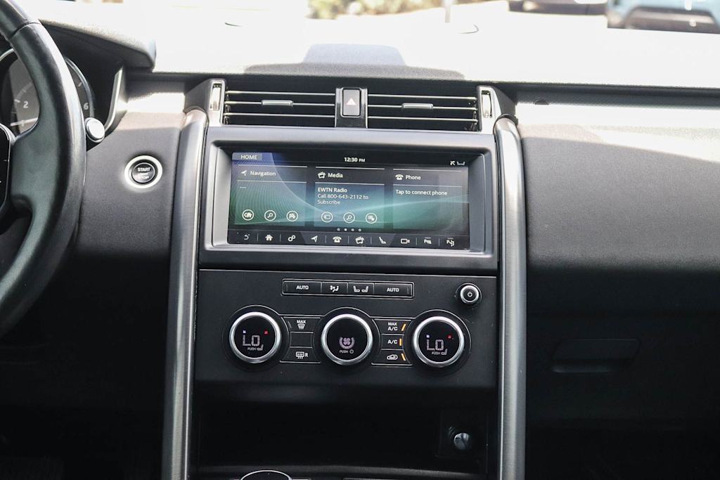 Thumbnail: 2020 Land Rover Discovery - 11