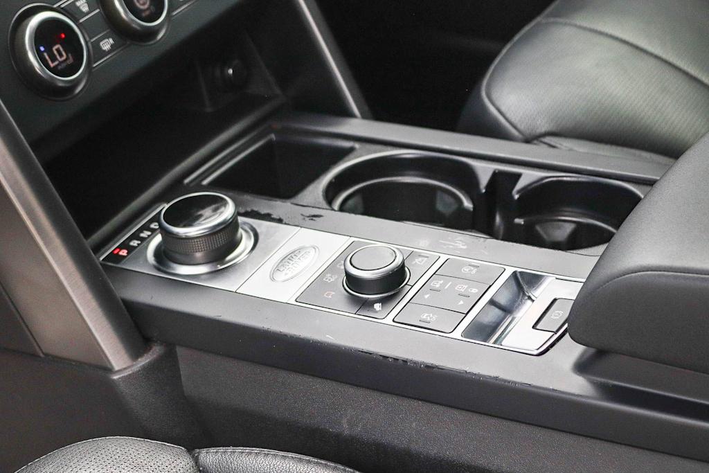 Thumbnail: 2020 Land Rover Discovery - 12