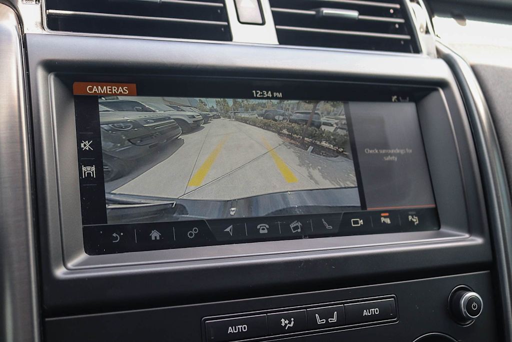 Thumbnail: 2020 Land Rover Discovery - 26