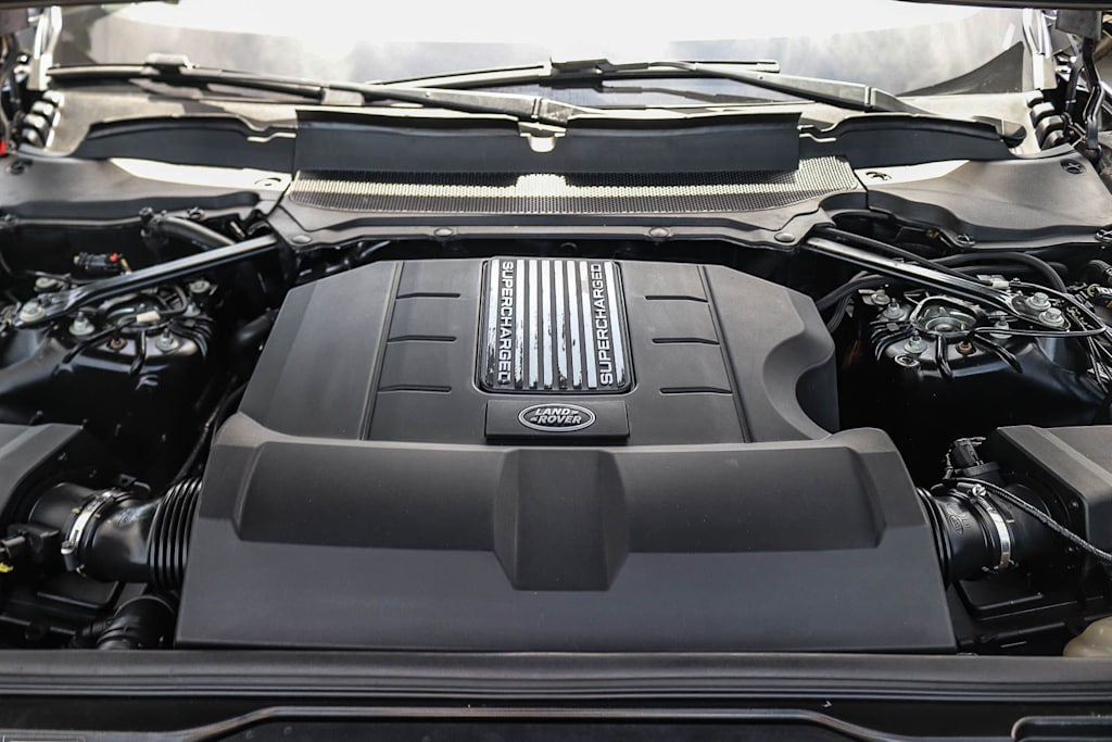 Thumbnail: 2020 Land Rover Discovery - 6