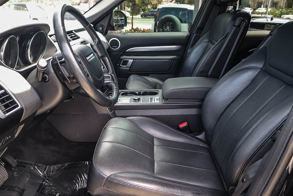 Thumbnail: 2020 Land Rover Discovery - 9