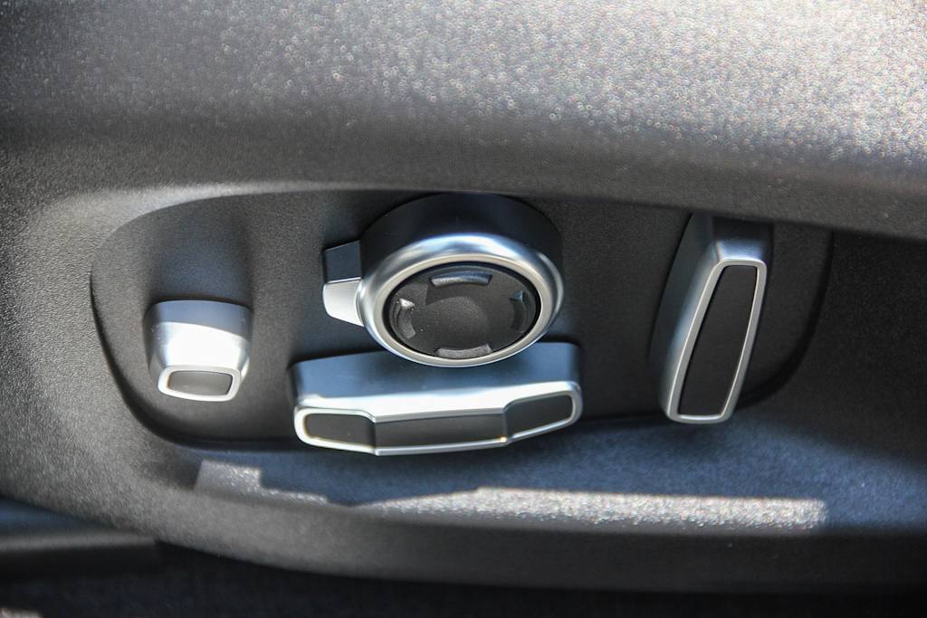 Thumbnail: 2022 Land Rover Range Rover Sport - 25