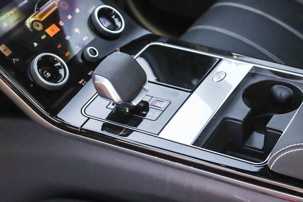 Thumbnail: 2022 Land Rover Range Rover Velar - 15