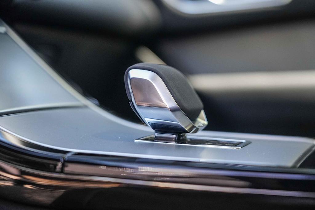 Thumbnail: 2024 Land Rover Range Rover Velar - 24
