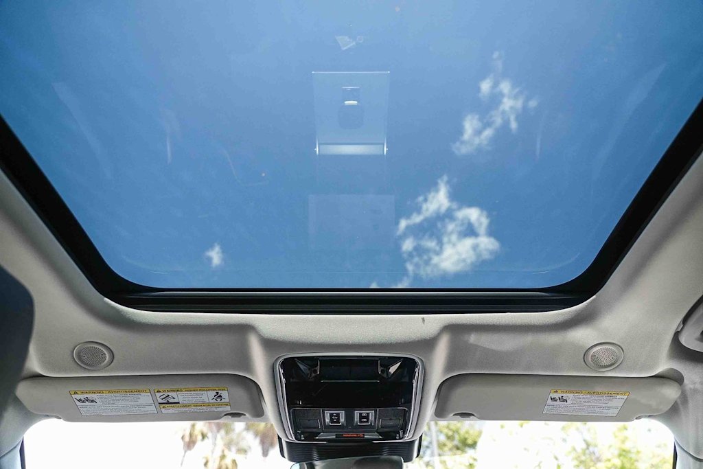 Thumbnail: 2024 Land Rover Range Rover Velar - 21