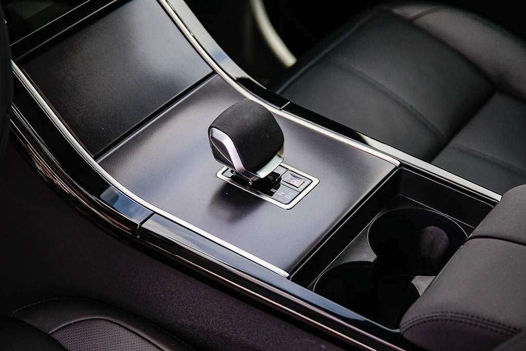 Thumbnail: 2026 Land Rover Range Rover Velar - 12