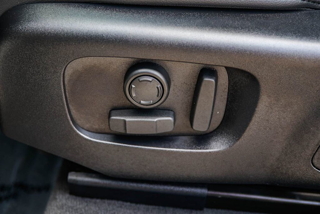 Thumbnail: 2026 Land Rover Range Rover Velar - 19