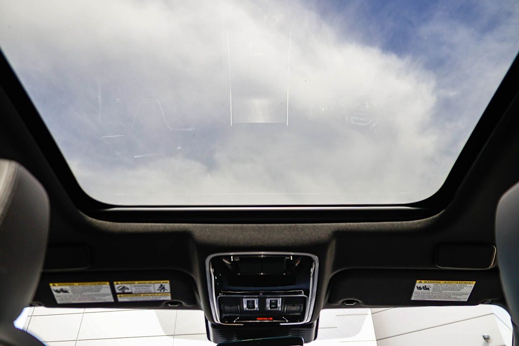 Thumbnail: 2026 Land Rover Range Rover Velar - 17