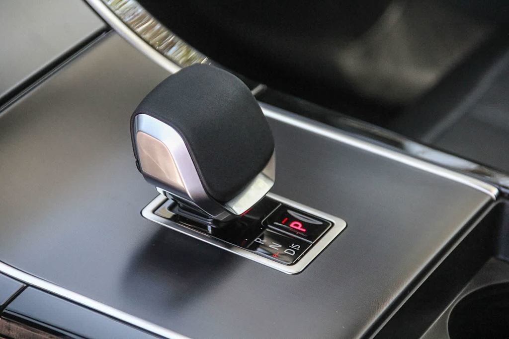 Thumbnail: 2026 Land Rover Range Rover Velar - 25