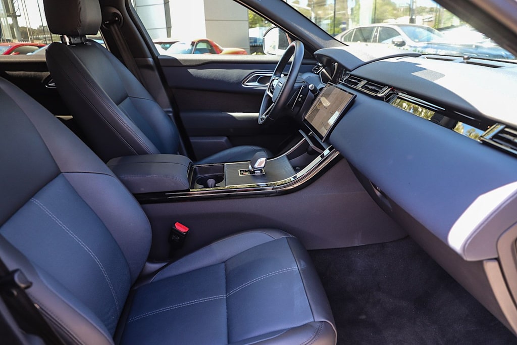 Thumbnail: 2025 Land Rover Range Rover Velar - 9