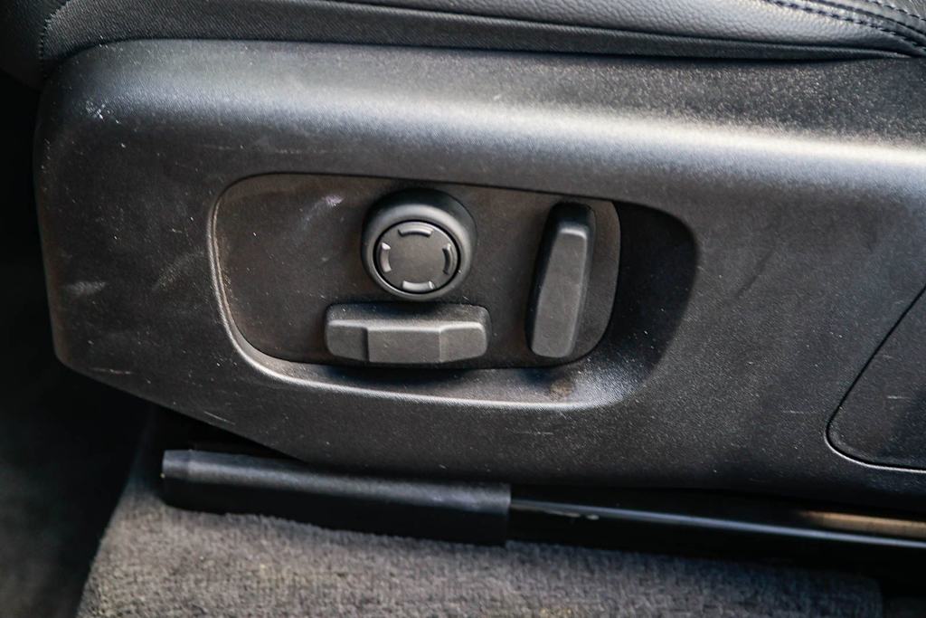 Thumbnail: 2025 Land Rover Range Rover Velar - 26